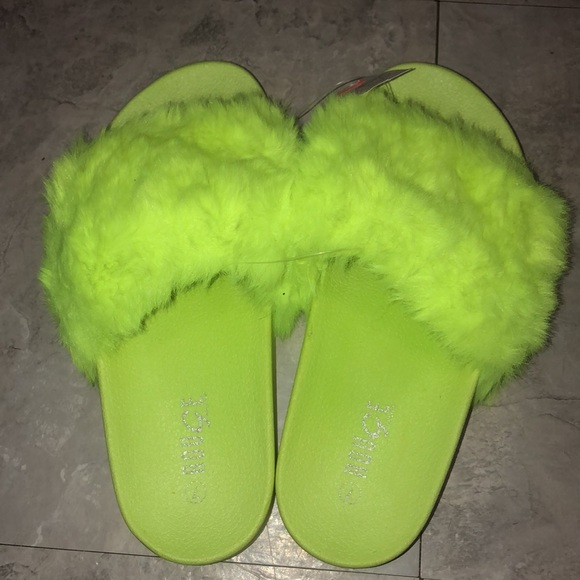 Brand new neon yellow green women size 7 fits size 6 faux fur slides - Picture 3 of 4